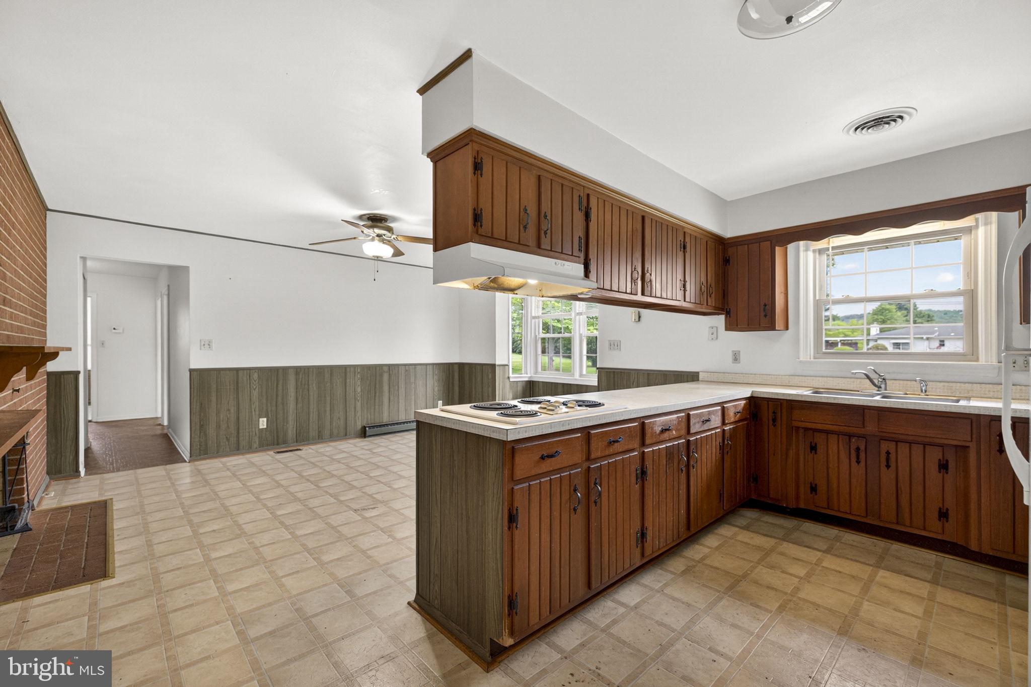 BROADVIEW ACRES - Residential