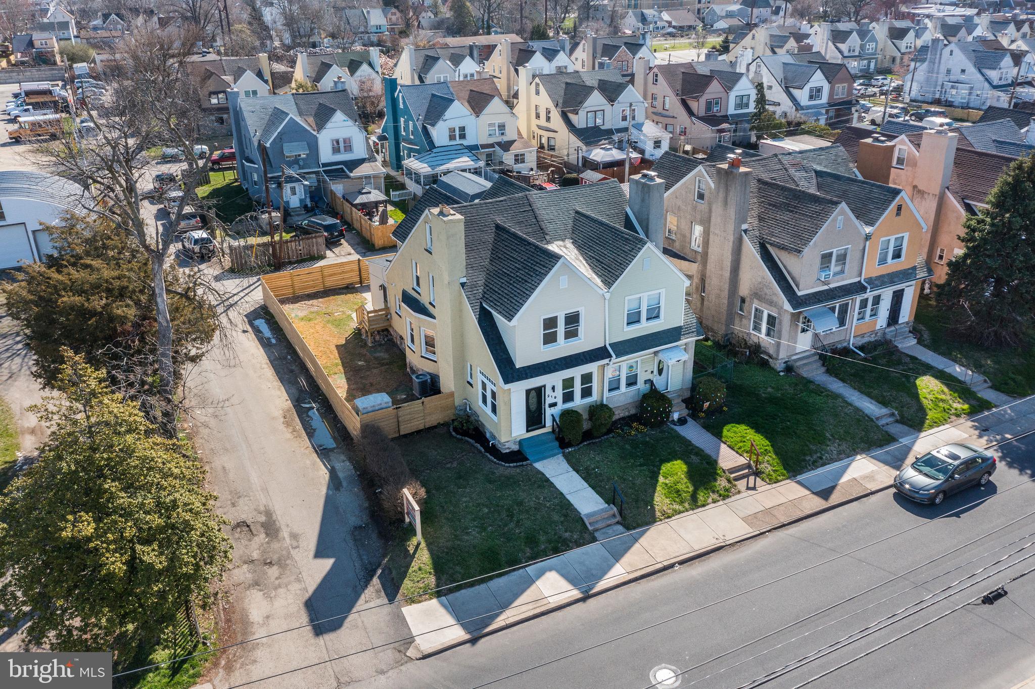 219 N WYCOMBE AVENUE