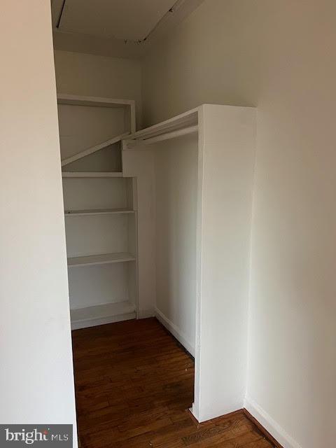 FLORIS DOWNS - Residential Lease