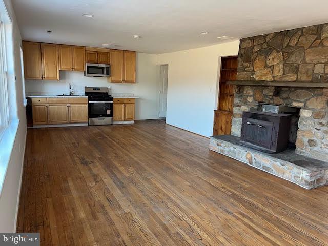 FLORIS DOWNS - Residential Lease