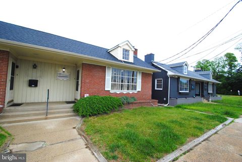 Photo of 313 W Broad Street, BURLINGTON, NJ 08016 (MLS # NJBL2087108)