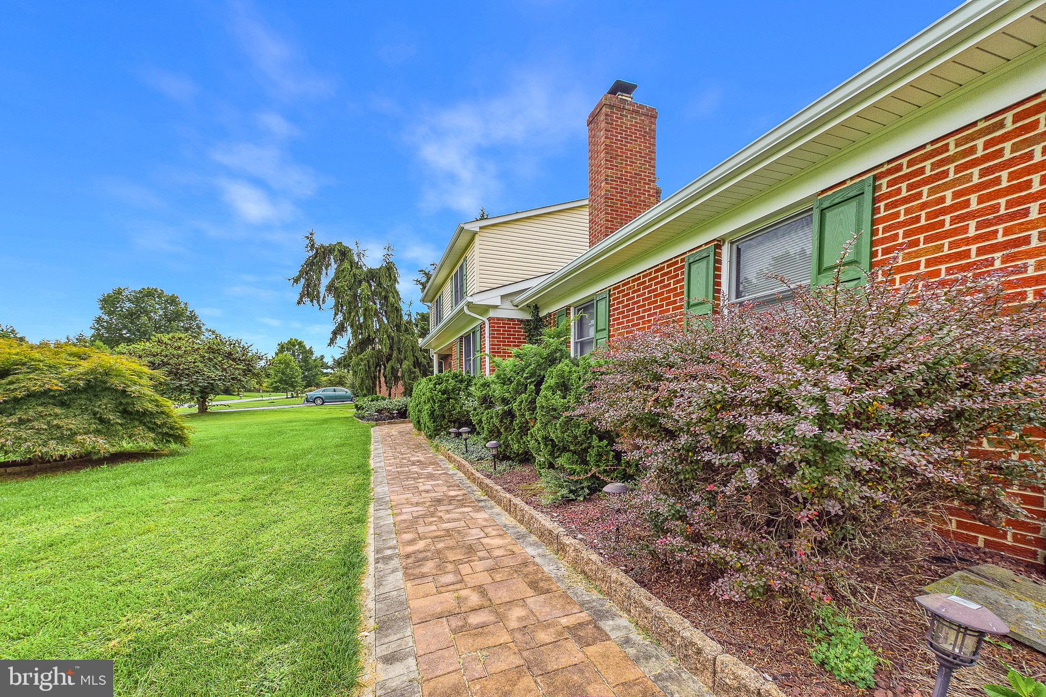 320 GREAT OAK DRIVE