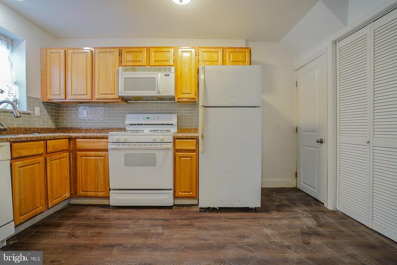 HOLMESBURG - Residential Lease