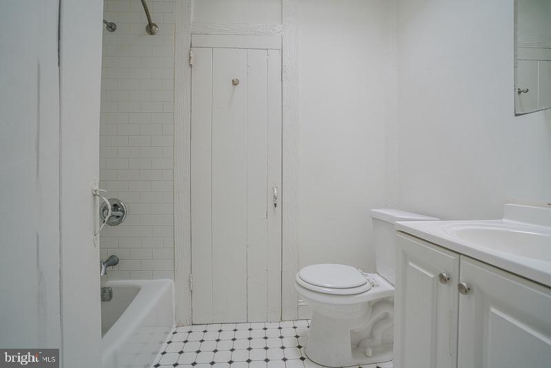 HOLMESBURG - Residential Lease