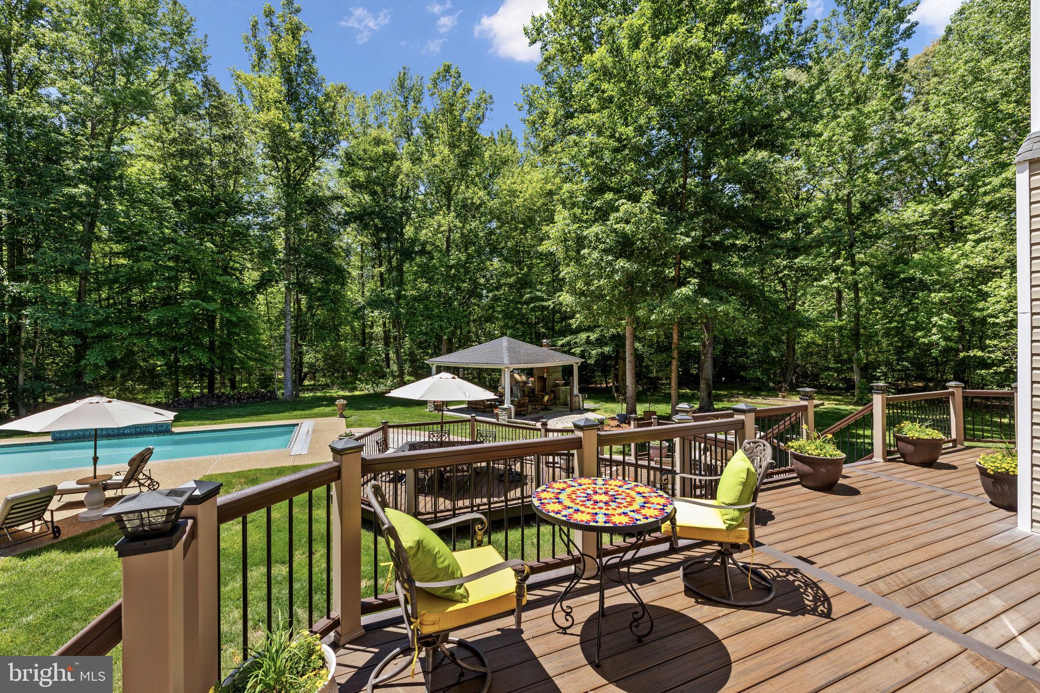 10 CAVAL CADE LANE