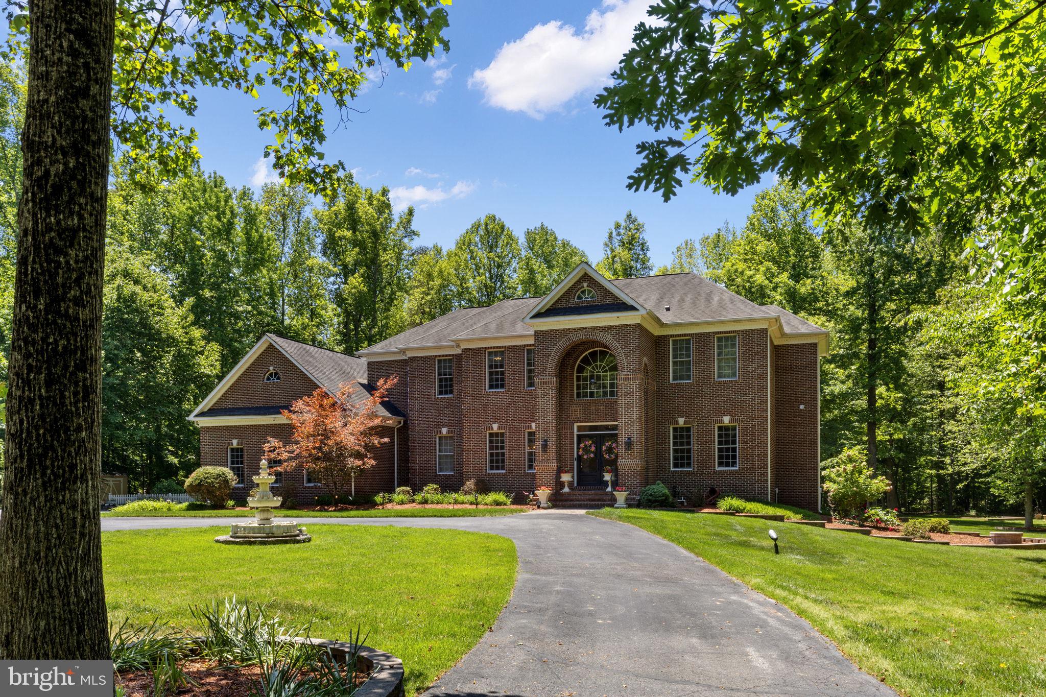10 CAVAL CADE LANE