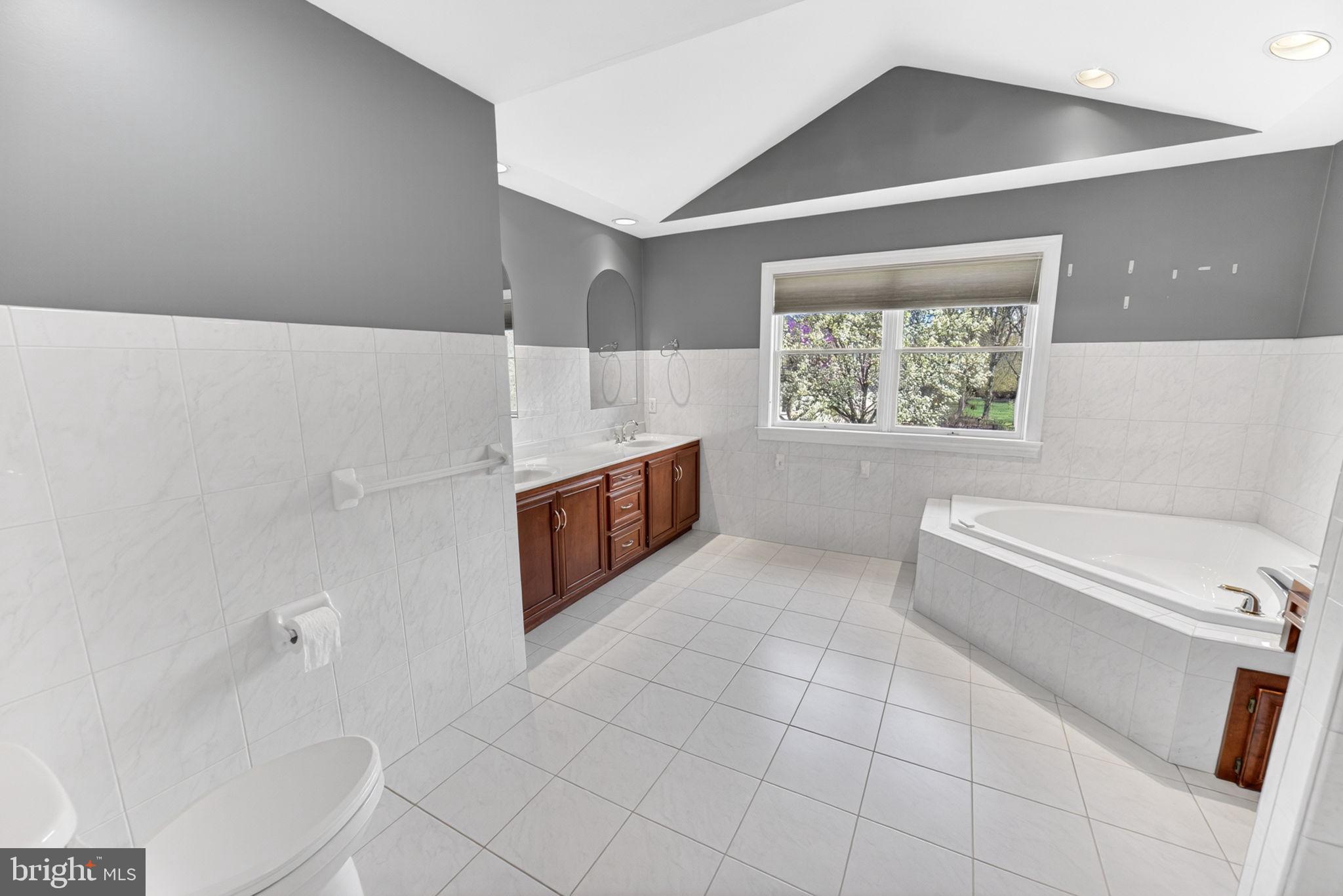 BROADHEAD MANOR - Residential