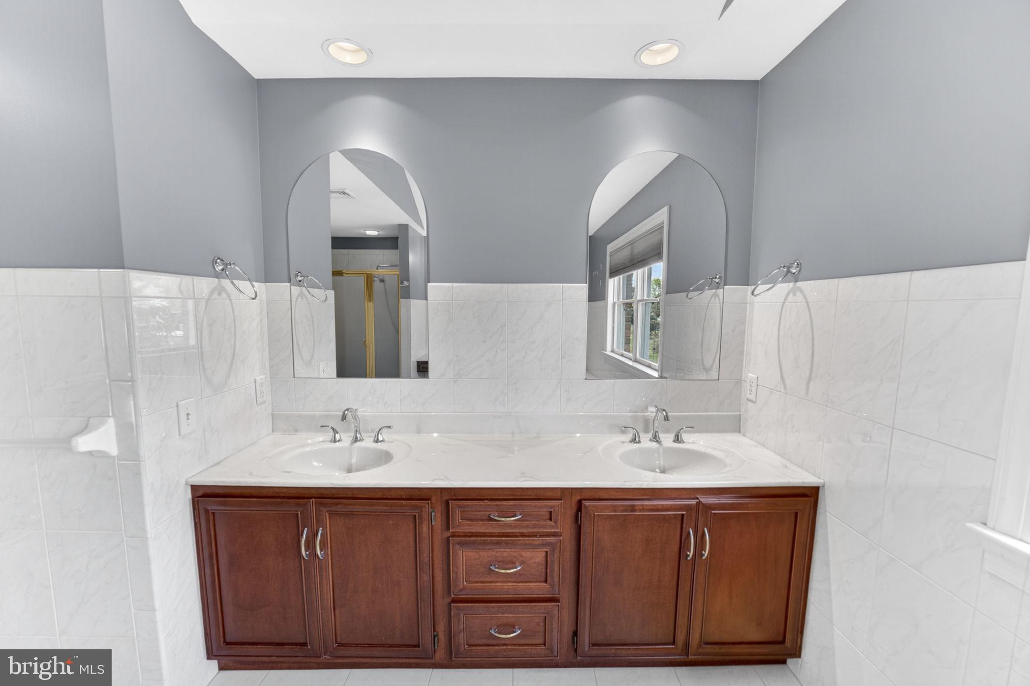 BROADHEAD MANOR - Residential