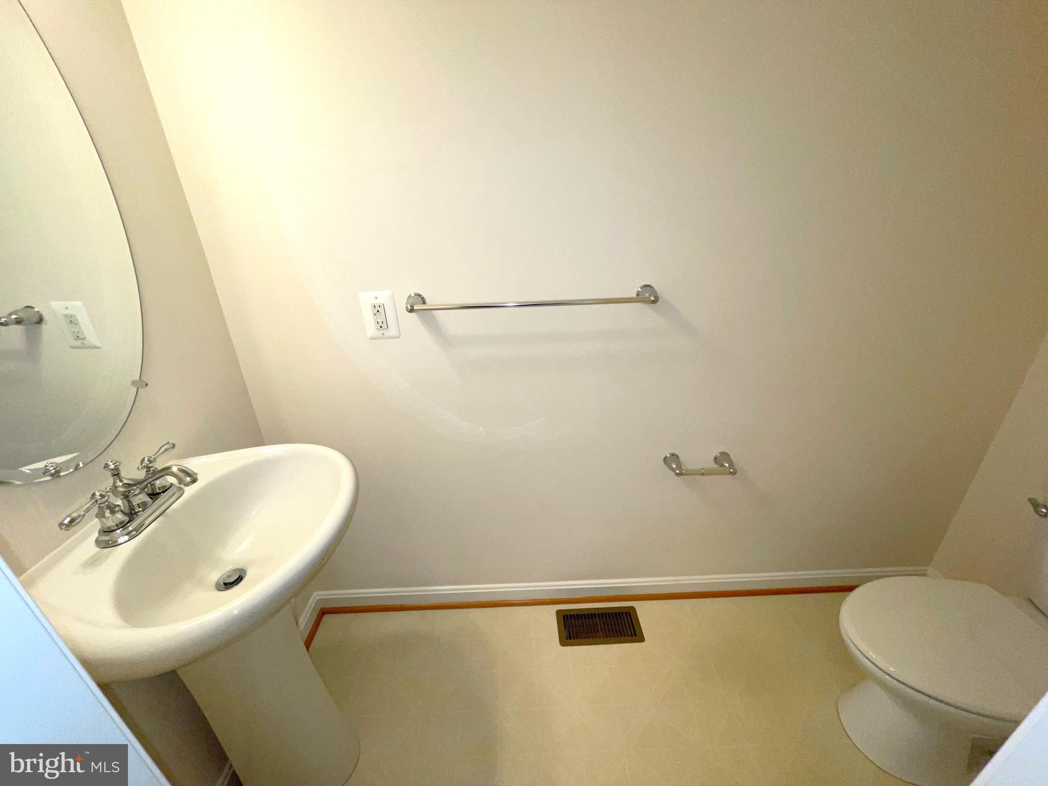 THE VILLAGES OF STEEPLECHASE - Residential Lease