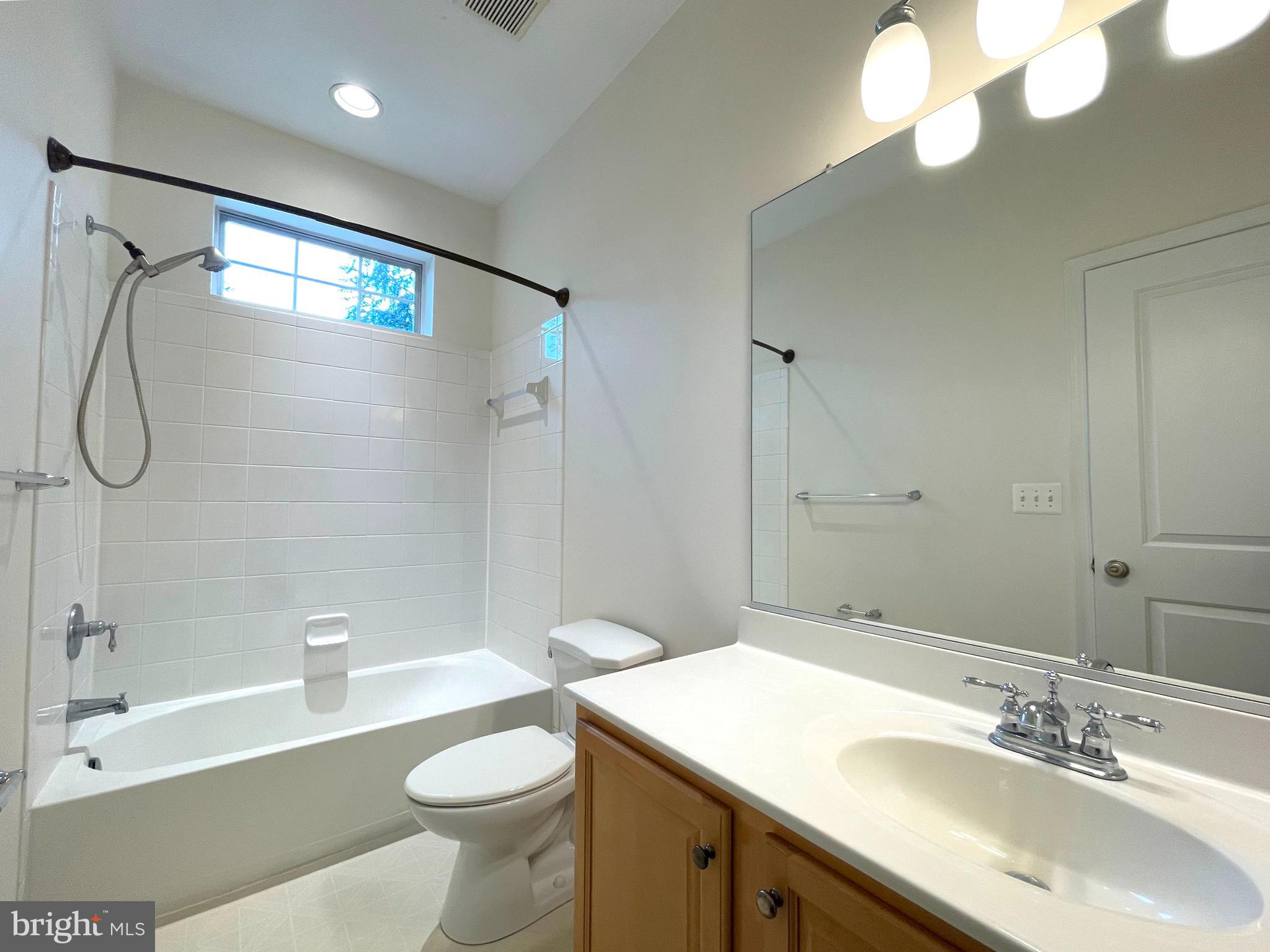 THE VILLAGES OF STEEPLECHASE - Residential Lease