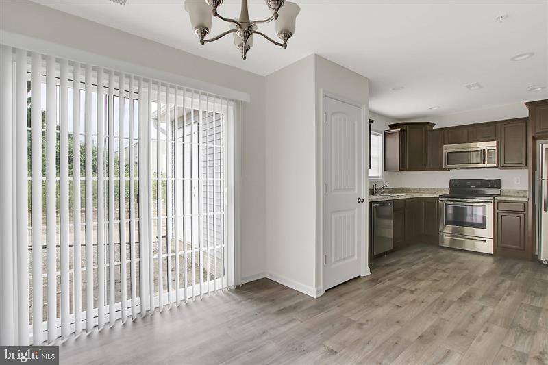 CREEKSIDE VILLAGE - Residential