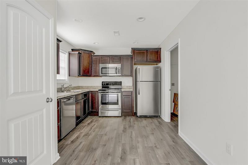 CREEKSIDE VILLAGE - Residential