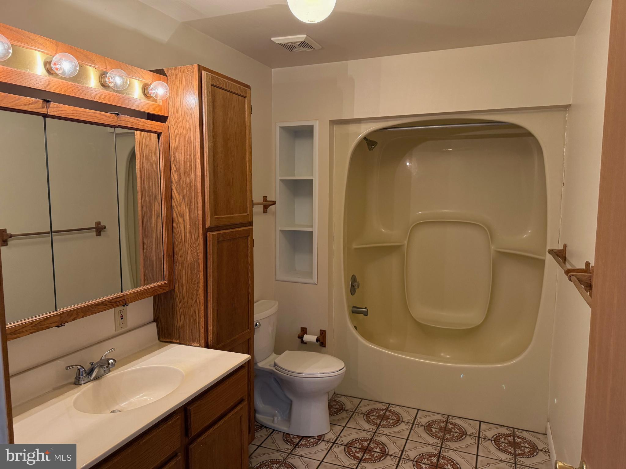 COVE POINT - Residential Lease