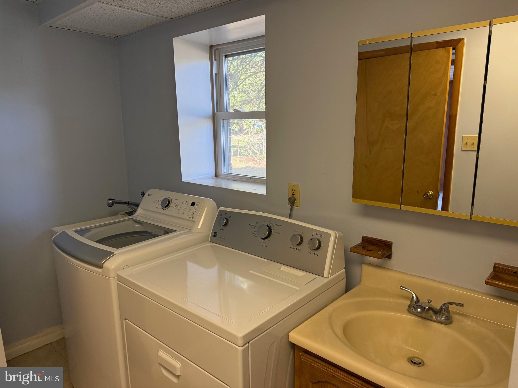 COVE POINT - Residential Lease