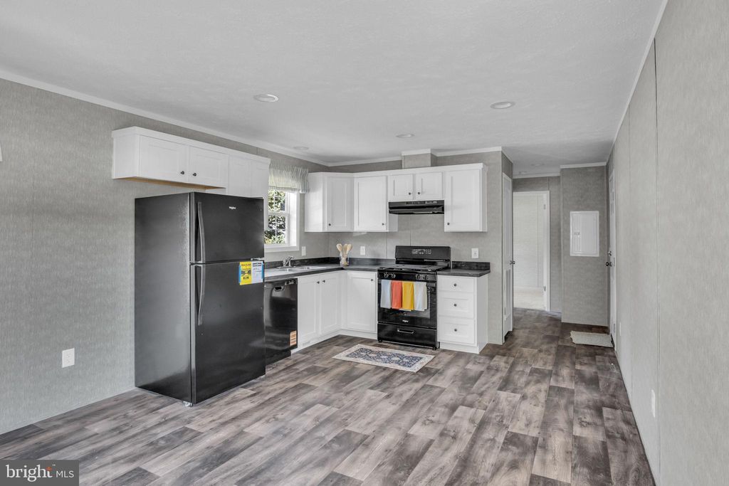 Photo of 61 Mobile Drive, THOMASVILLE, PA 17364 (MLS # PAYK2089806)
