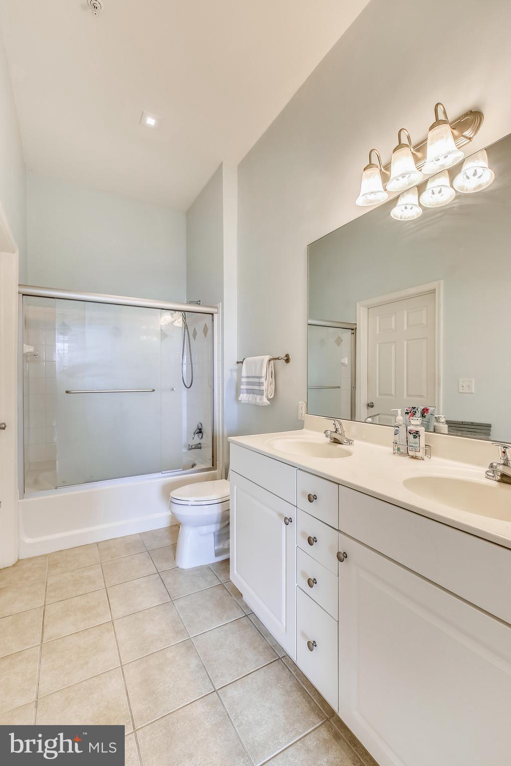 THE COLONNADE AT KENTLANDS - Residential