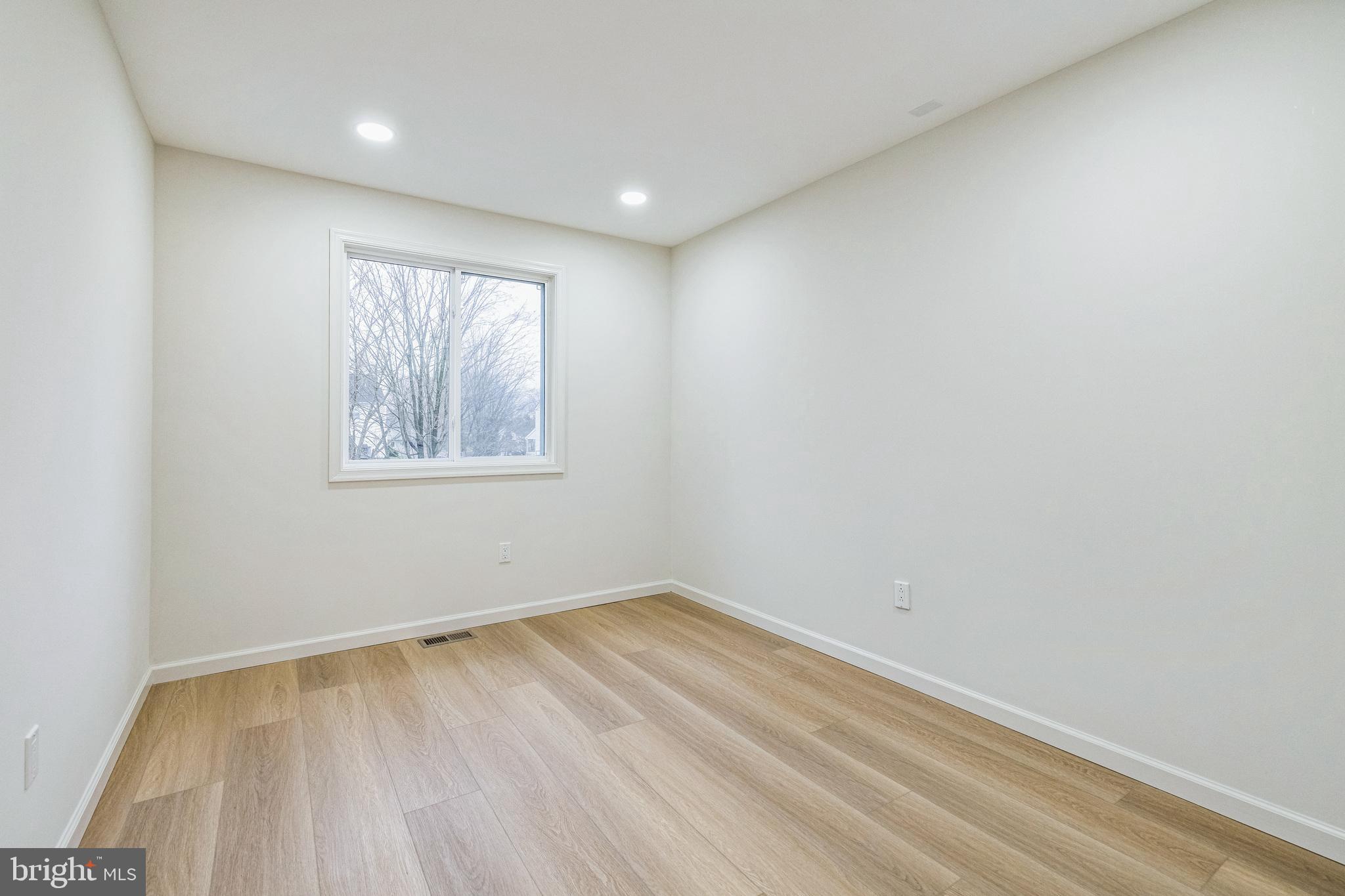 INDIAN VAL MDWS - Residential