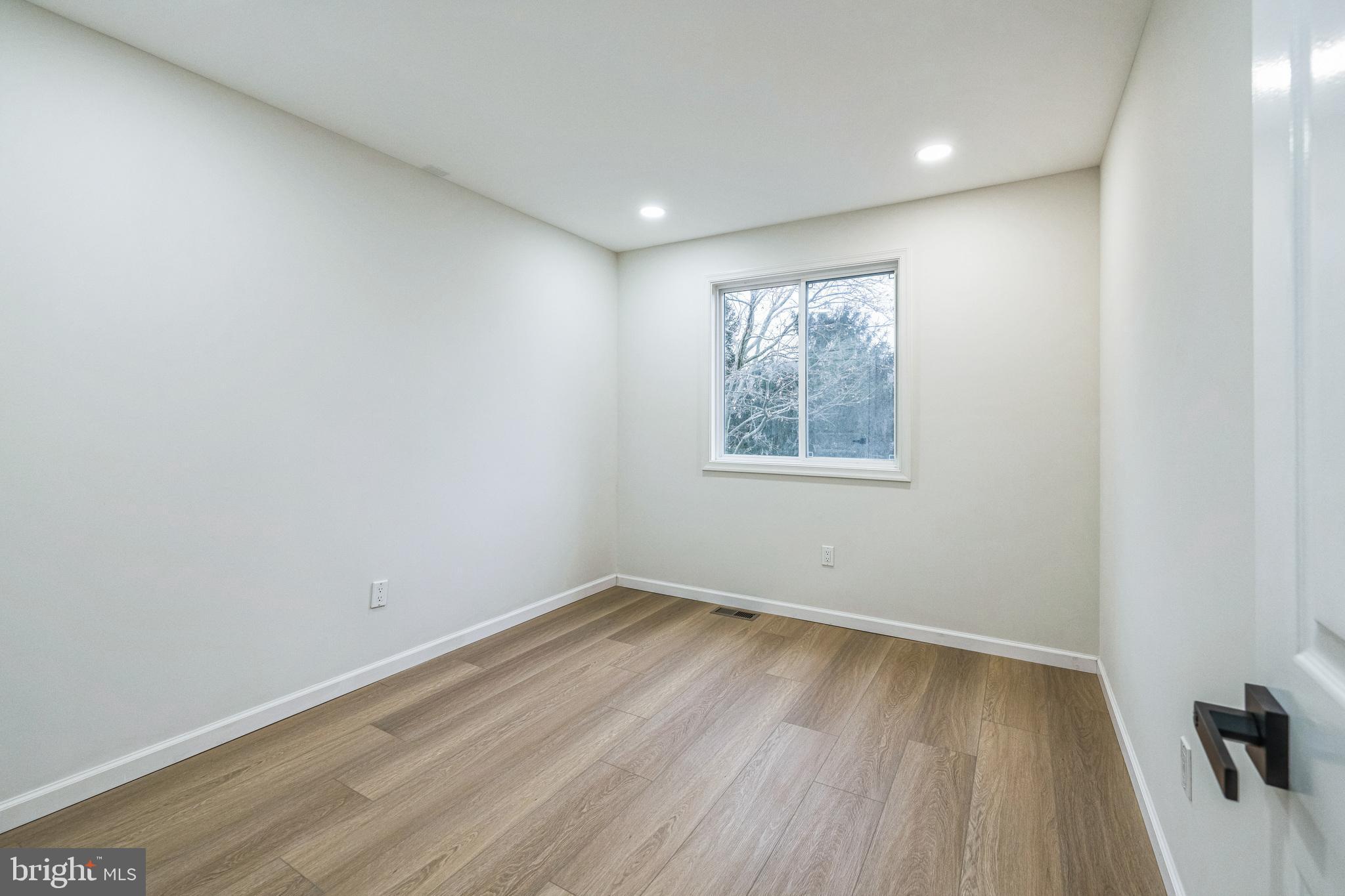 INDIAN VAL MDWS - Residential