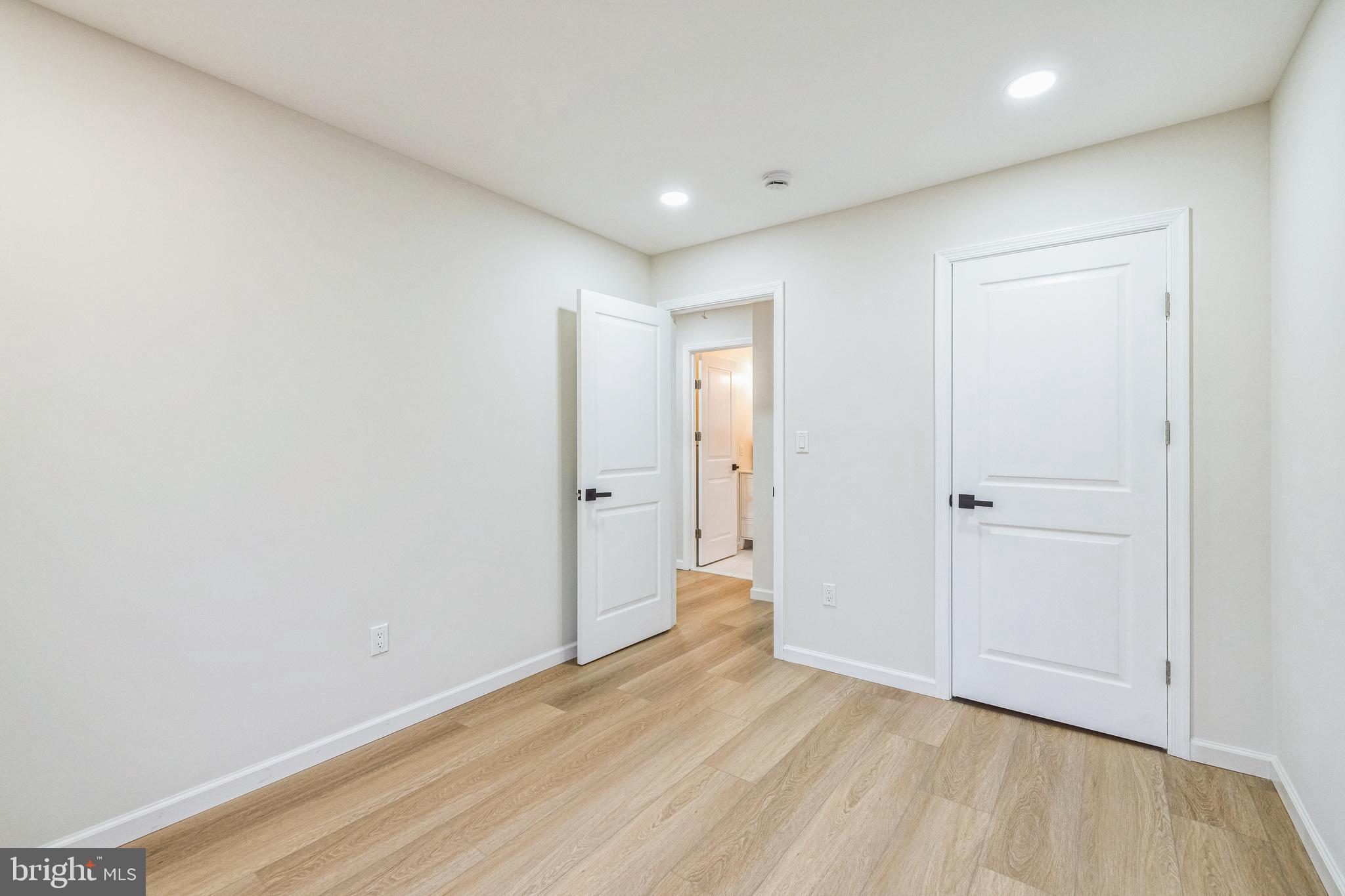 INDIAN VAL MDWS - Residential