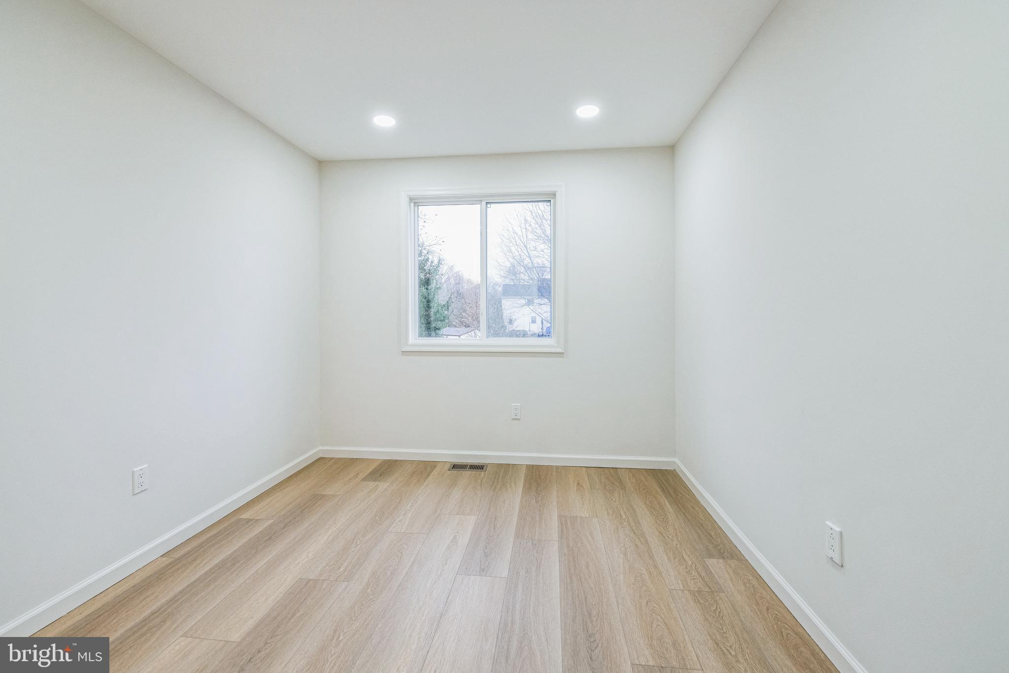 INDIAN VAL MDWS - Residential