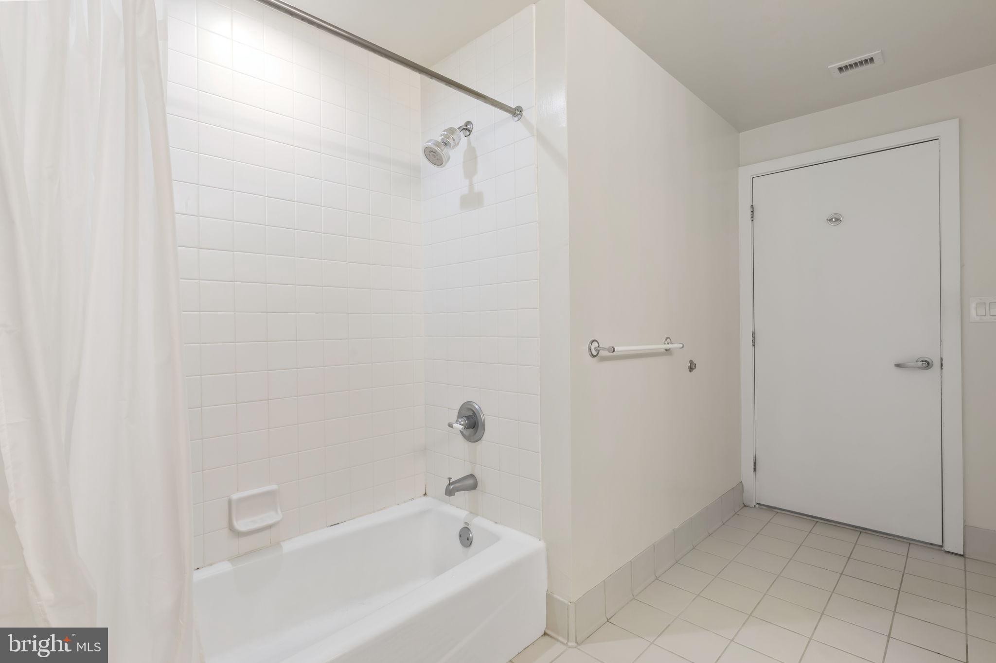 DOCKSIDE CONDOMINIUM - Residential