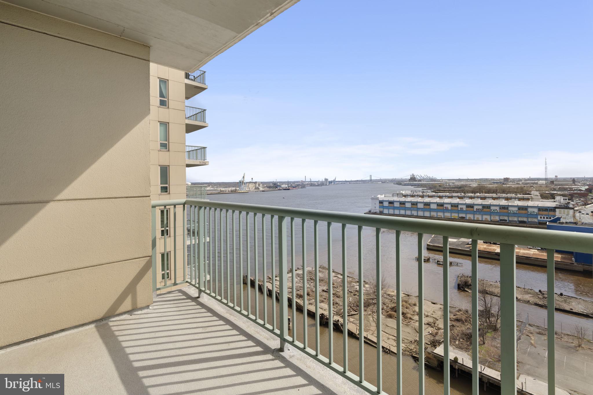 DOCKSIDE CONDOMINIUM - Residential