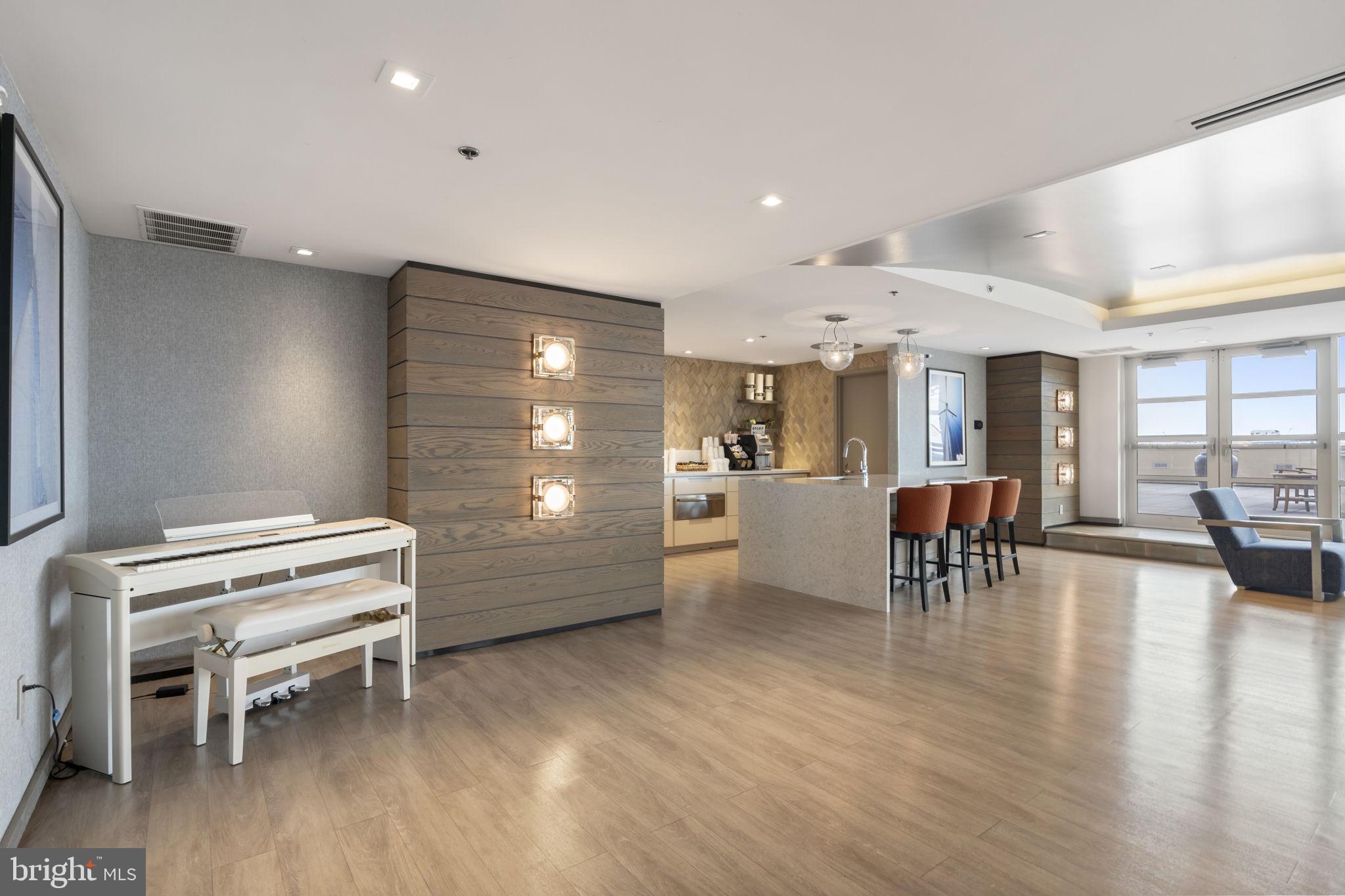 DOCKSIDE CONDOMINIUM - Residential