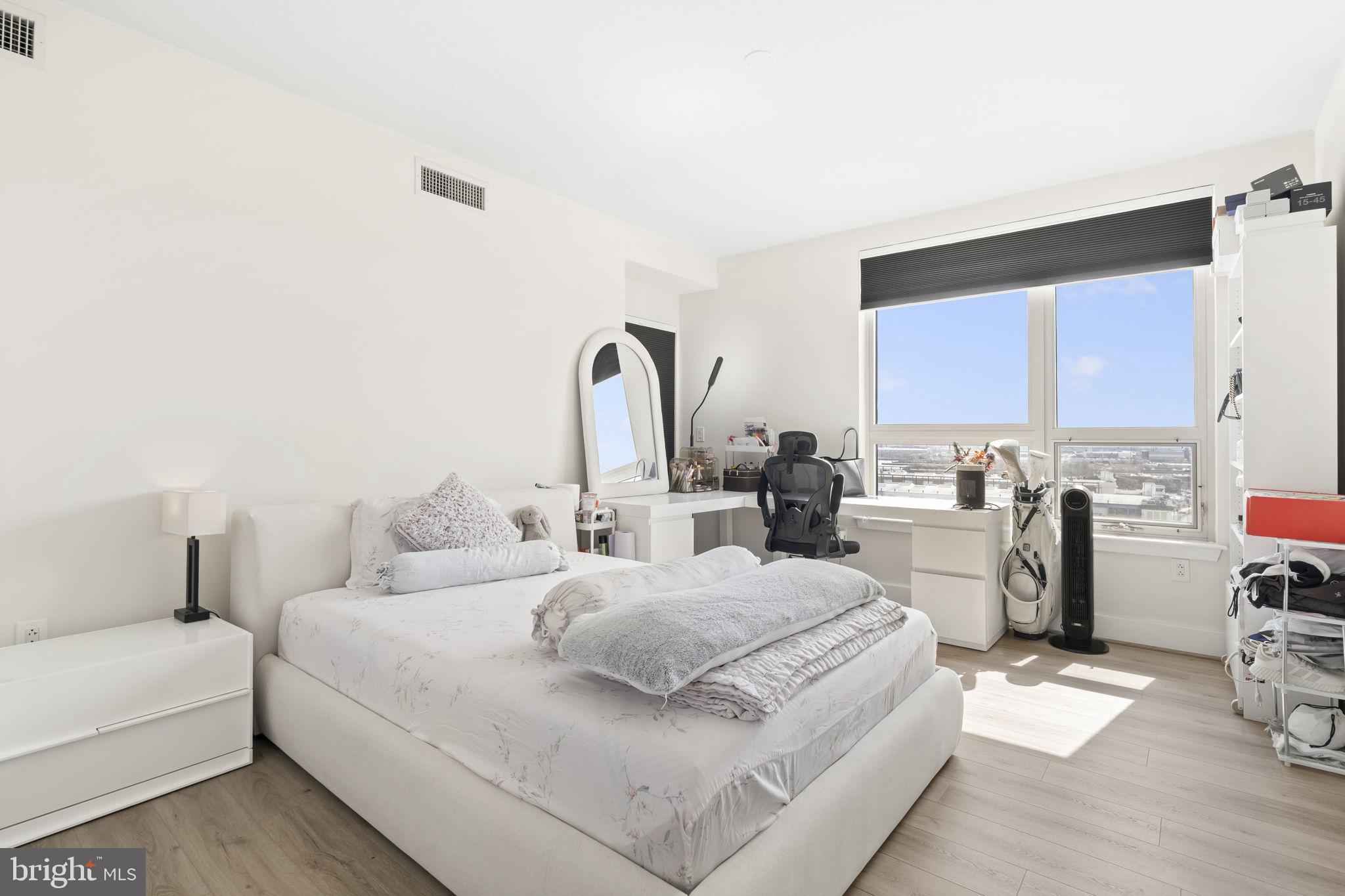 DOCKSIDE CONDOMINIUM - Residential