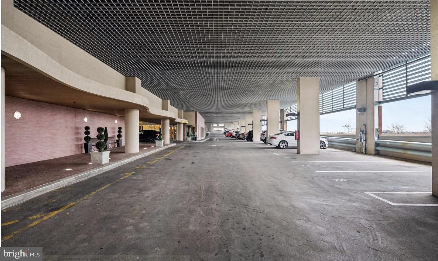 DOCKSIDE CONDOMINIUM - Residential