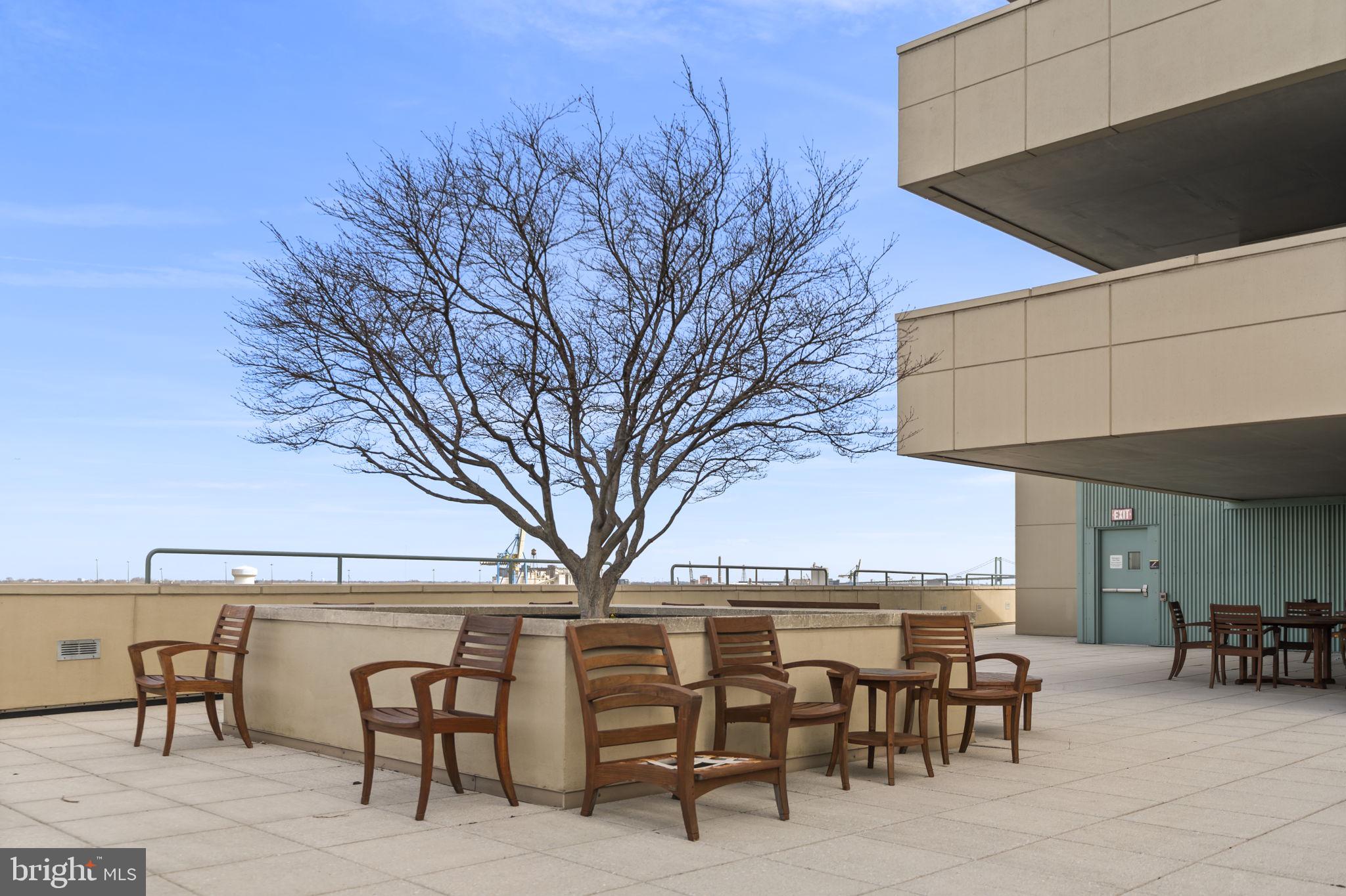 DOCKSIDE CONDOMINIUM - Residential