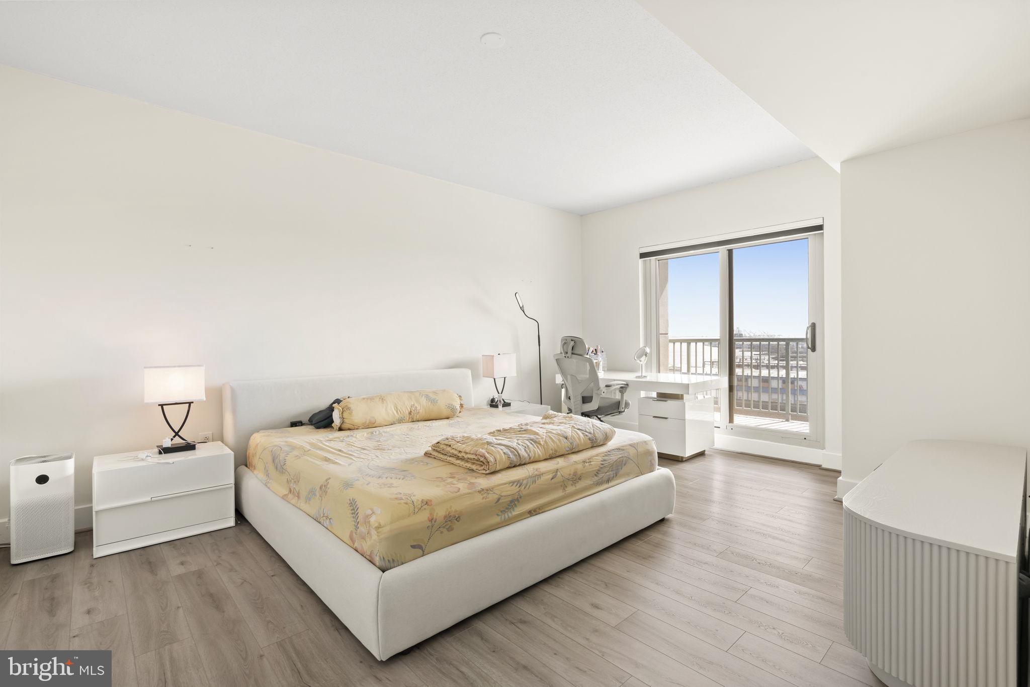 DOCKSIDE CONDOMINIUM - Residential