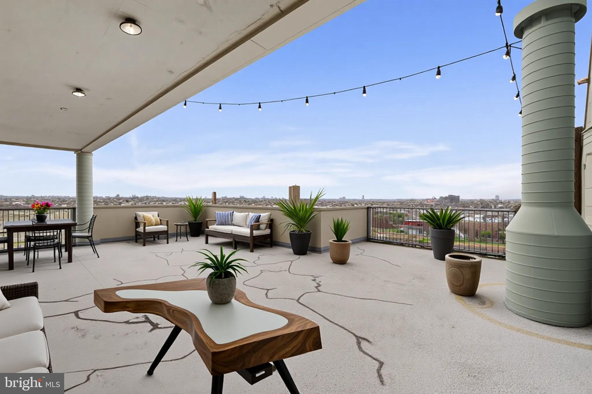 DOCKSIDE CONDOMINIUM - Residential