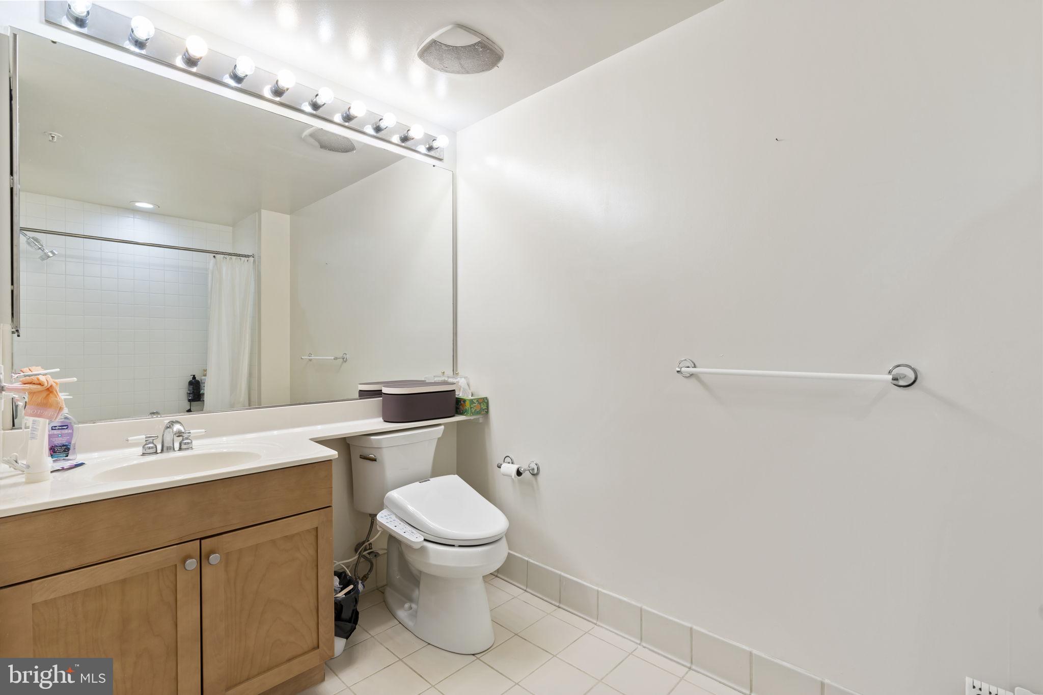 DOCKSIDE CONDOMINIUM - Residential