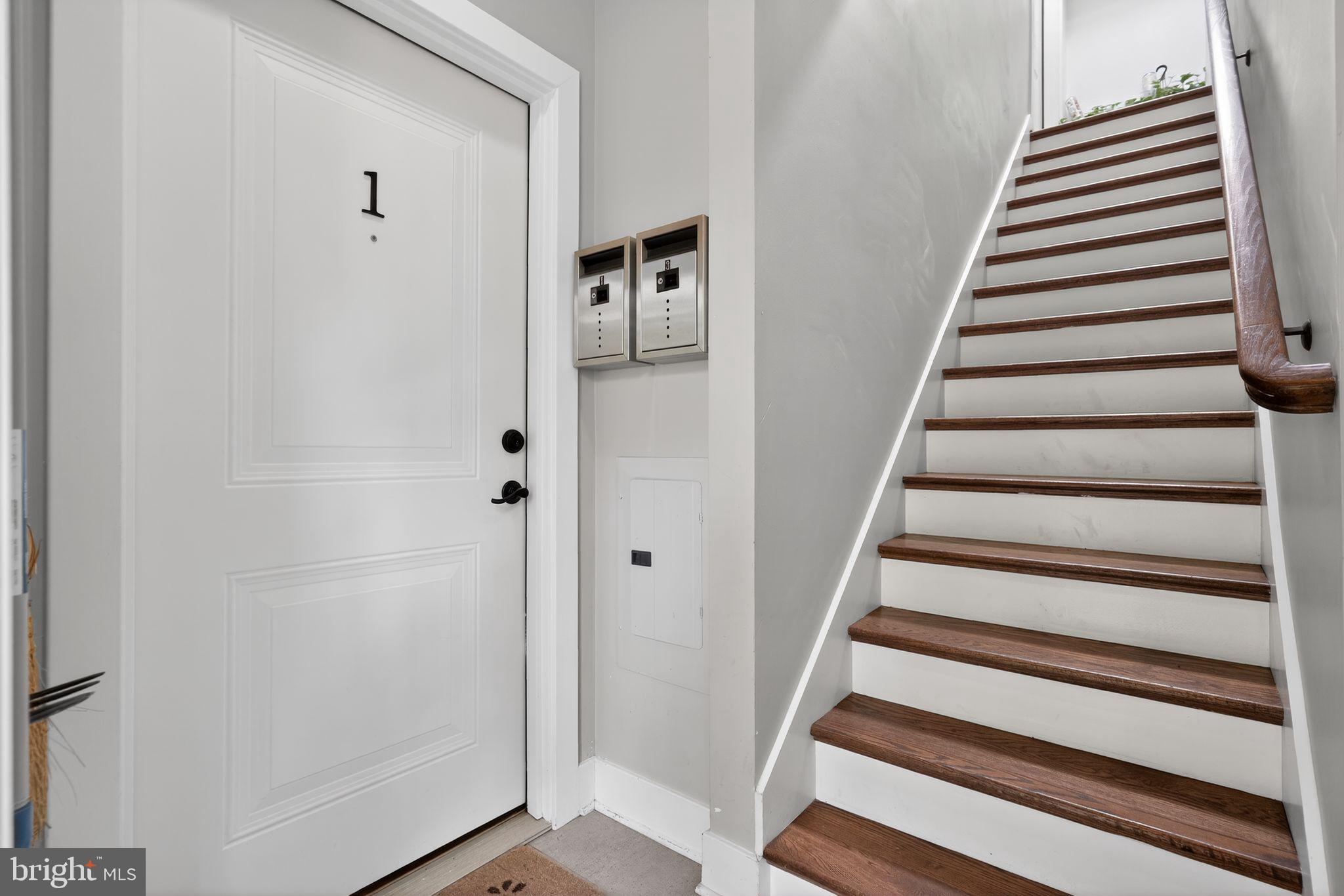 1109 HOLBROOK TERRACE NE 1