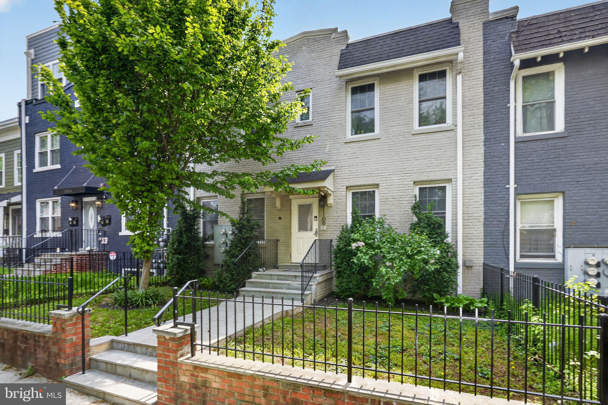 1109 HOLBROOK TERRACE NE 1