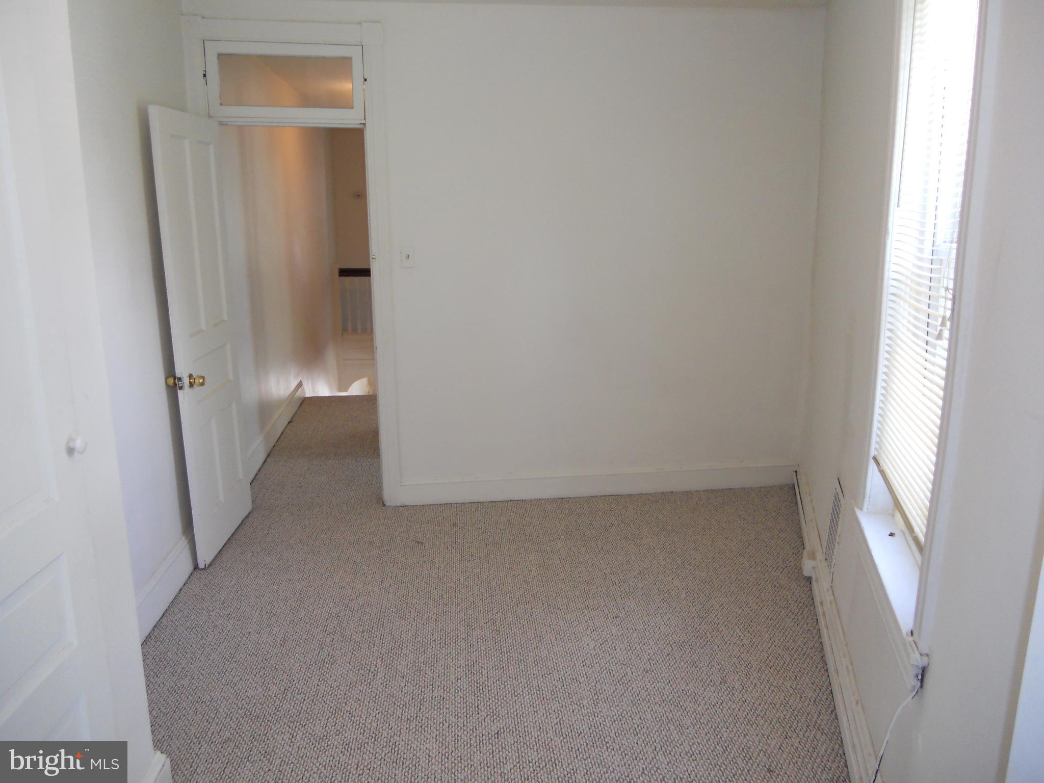 EAST FALLS - Residential Lease