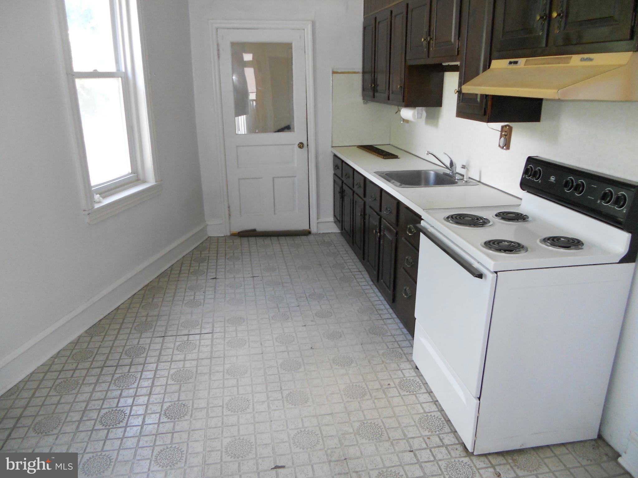 EAST FALLS - Residential Lease
