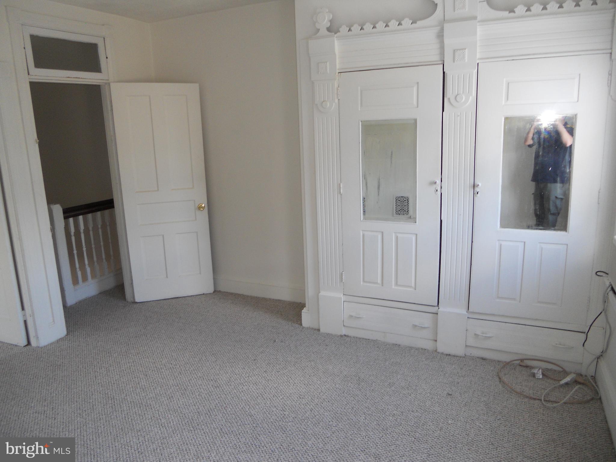 EAST FALLS - Residential Lease