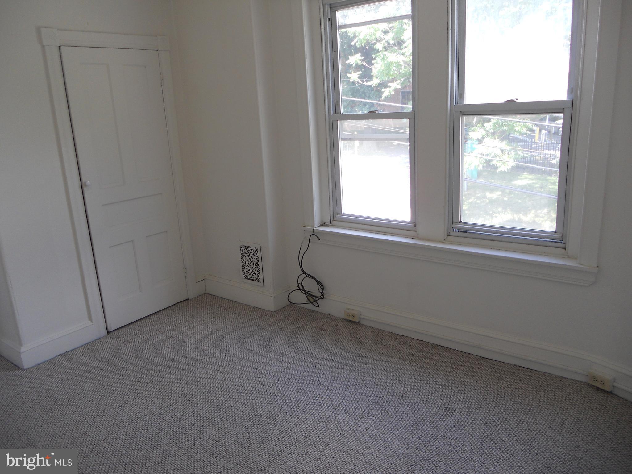 EAST FALLS - Residential Lease