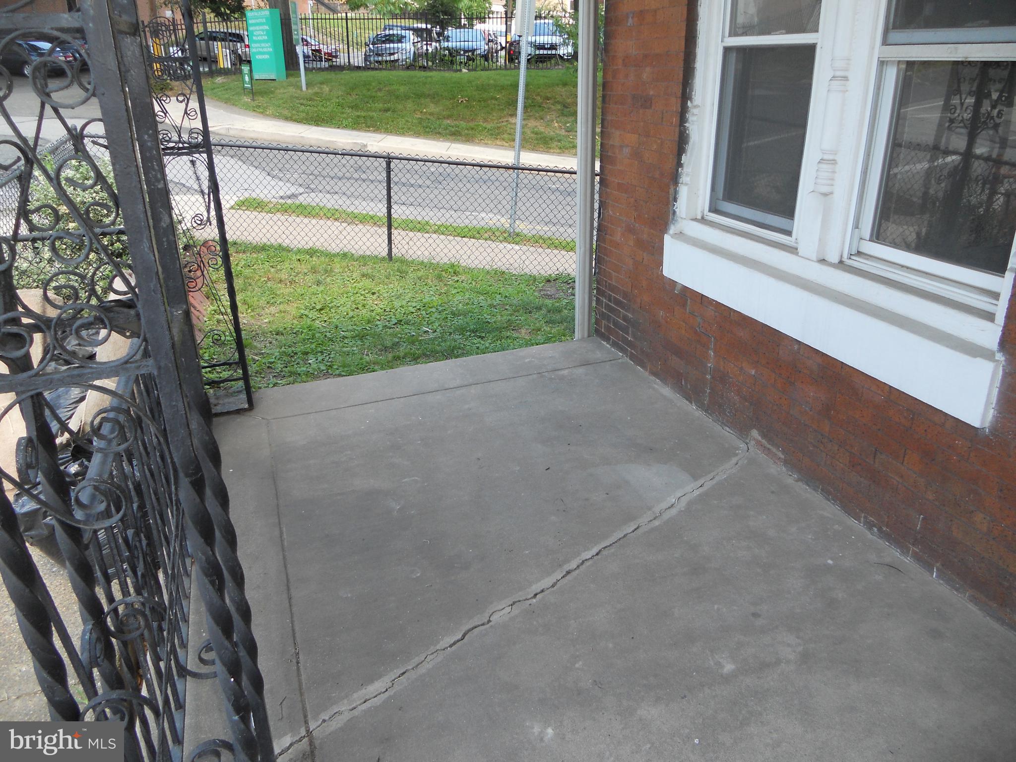 EAST FALLS - Residential Lease