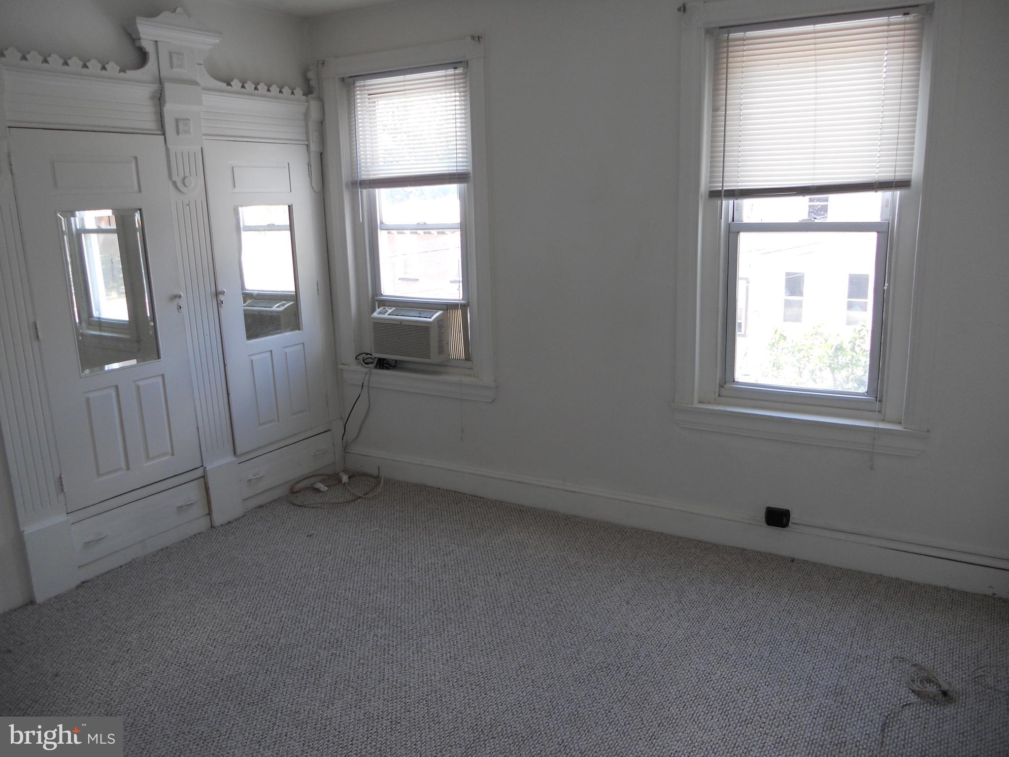 EAST FALLS - Residential Lease