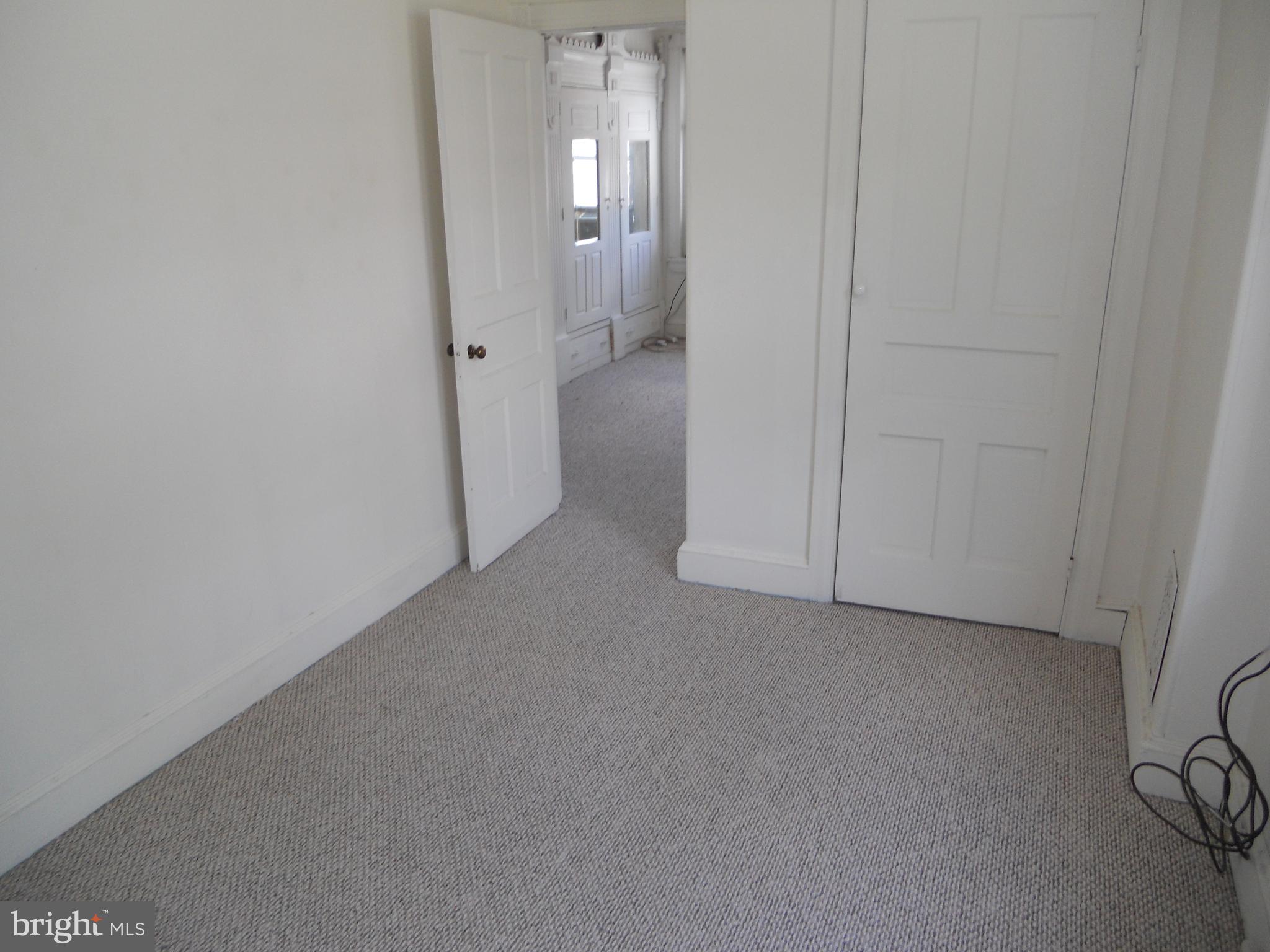 EAST FALLS - Residential Lease