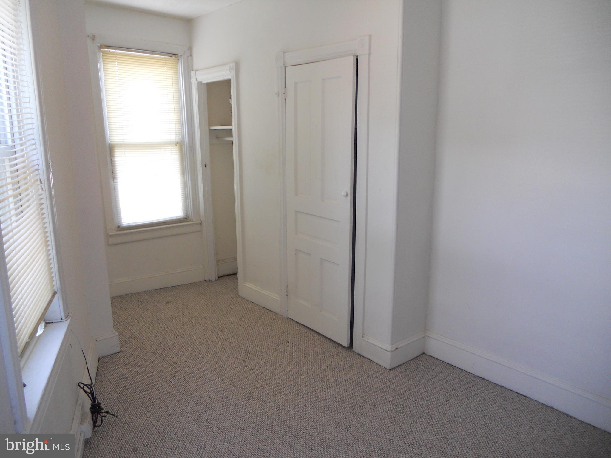 EAST FALLS - Residential Lease