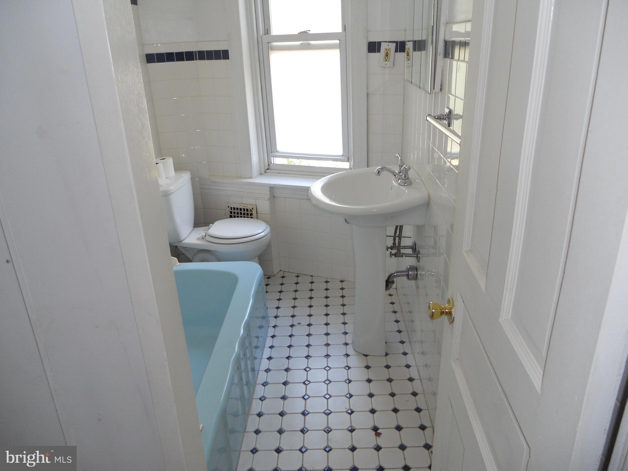 EAST FALLS - Residential Lease