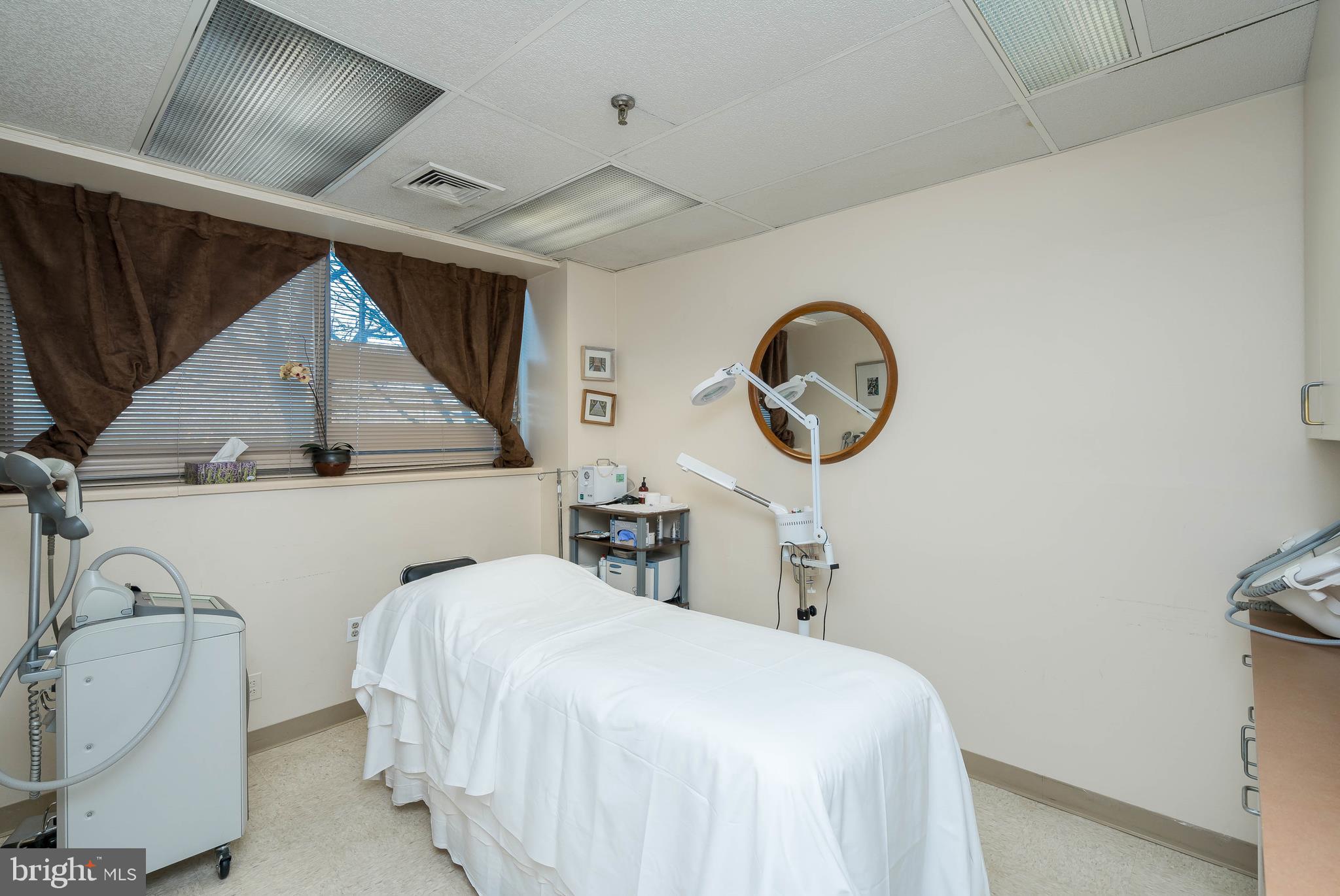 ART MUSEUM AREA - Commercial Lease