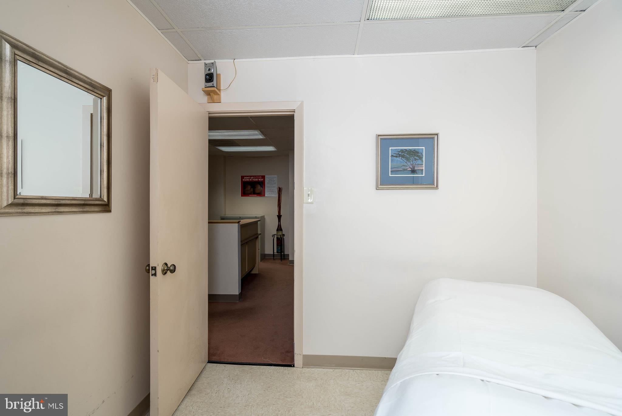 ART MUSEUM AREA - Commercial Lease