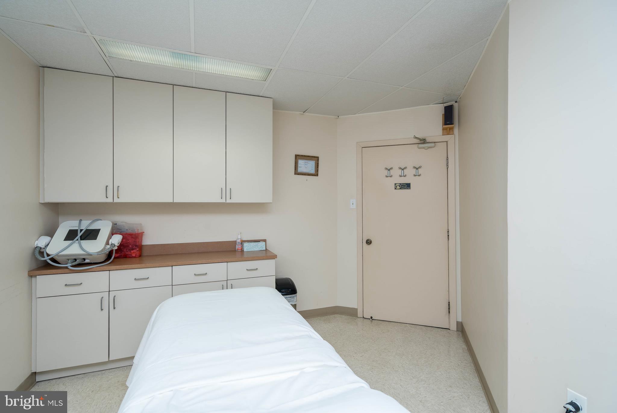 ART MUSEUM AREA - Commercial Lease