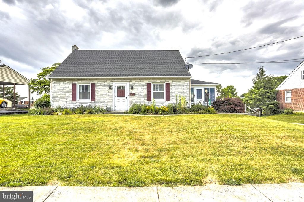 Photo of 521 W BROAD ST, NEW HOLLAND, PA 17557 (MLS # PALA2036776)
