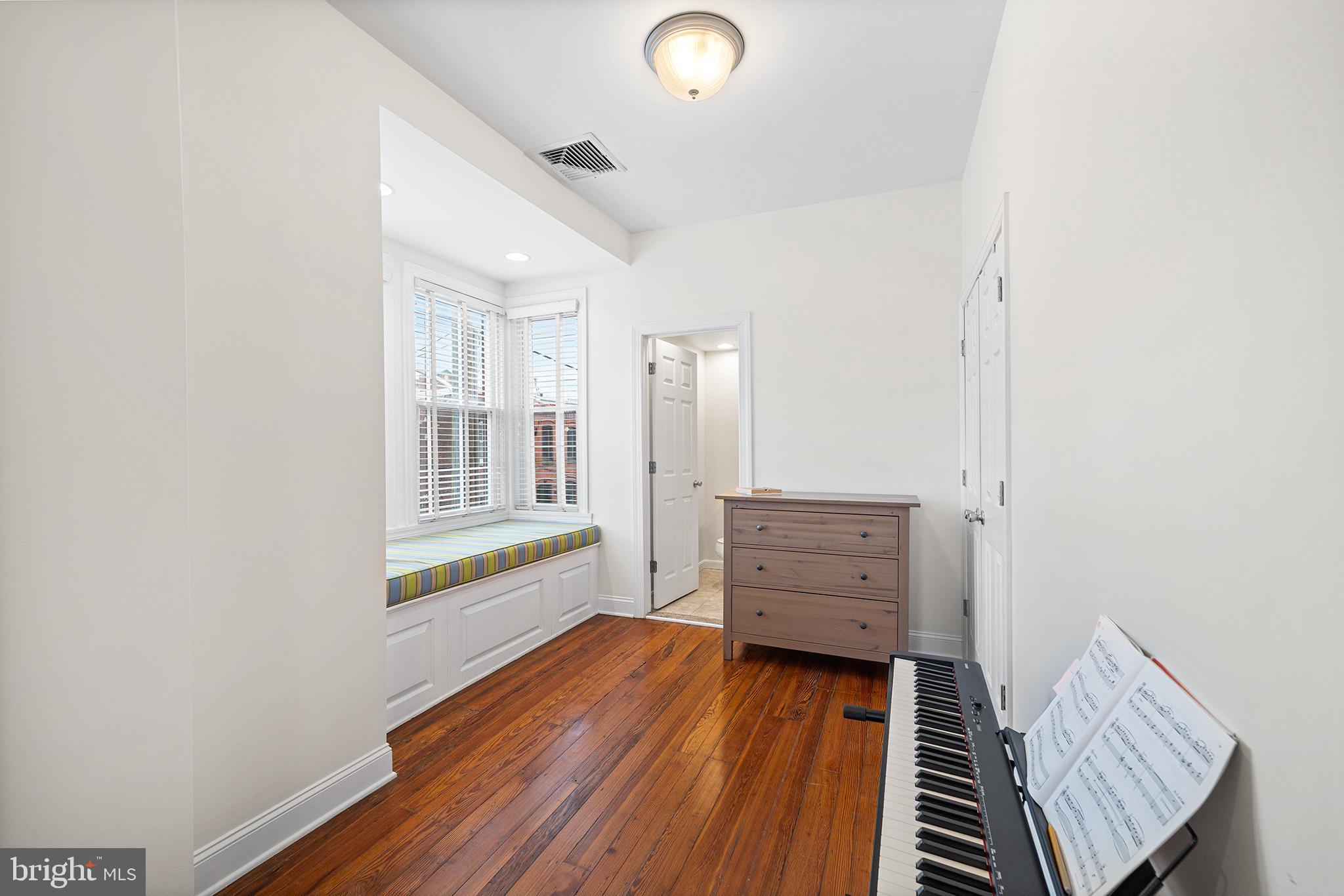 ART MUSEUM AREA - Residential