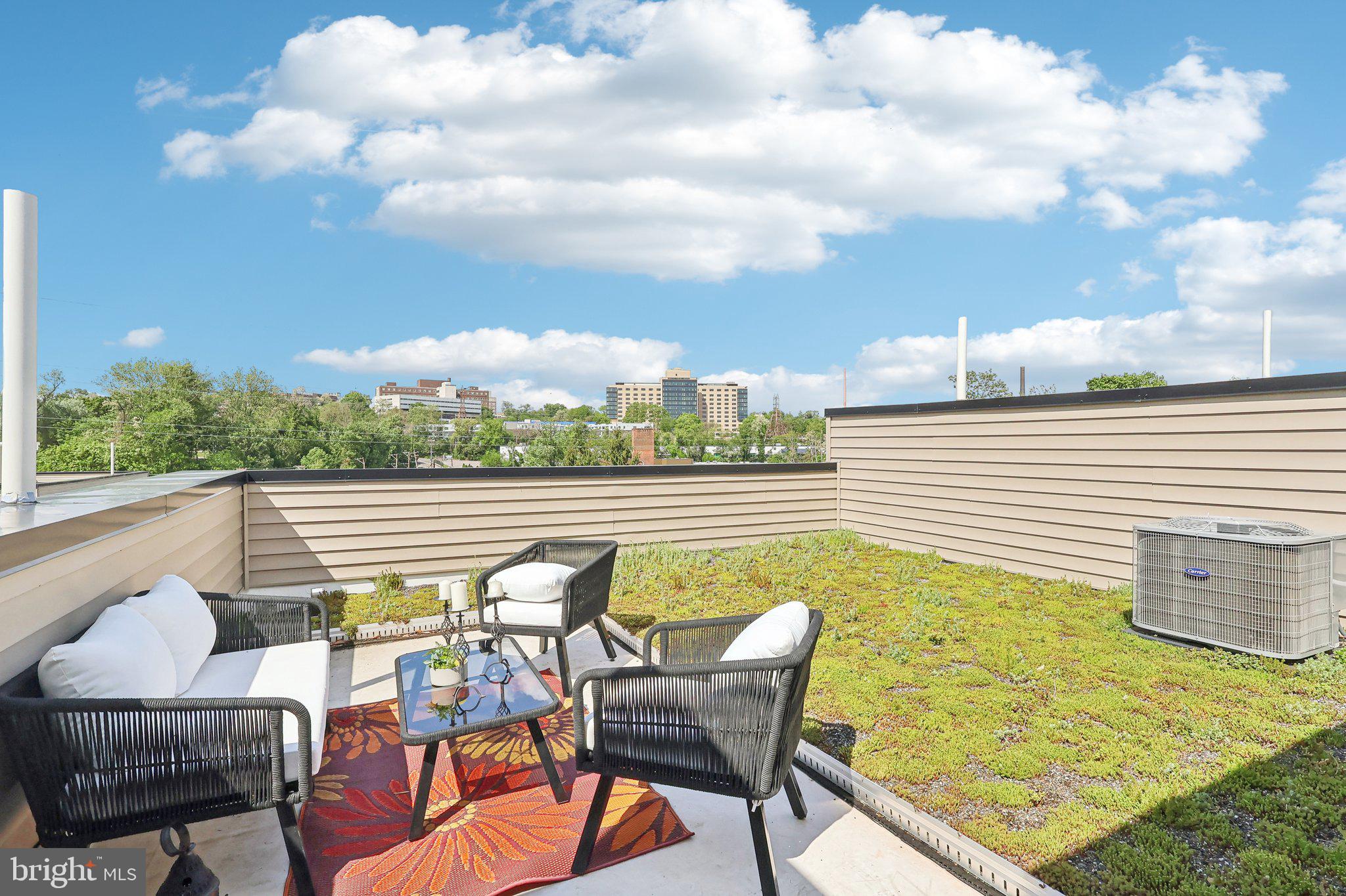 EAST FALLS - Residential